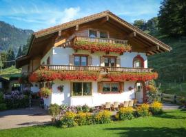 Haus Almfrieden, hotel v destinaci Ramsau