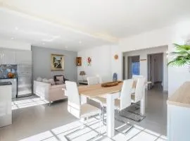 Beautiful Seaview 2 Bedroom Apartment