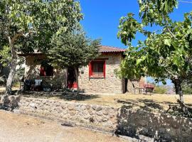 ΦΙΛΥΡΑ ΠΕΤΡΙΝΟ, hotel cerca de Lago Tsivlou, Kernitsa