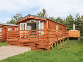 Angie's Haven, Superb 2 Bedroom Lodge with Hot Tub - Sleeps 6 - Felmoor Park, hotell i Morpeth