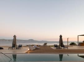 An intimate Villa Resort- Right on the beach, by ThinkVilla: Petres şehrinde bir otel