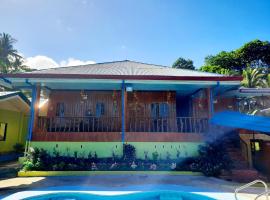 Villa Corrales Homestay, hotel v Mambajau