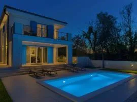 Luxury Villa Valentina with SPA zone and outdoor pool, near the sea