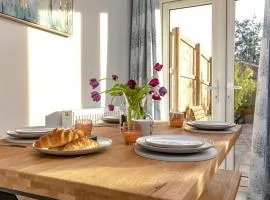 Pass The Keys 2 Bedroom Home Near the Heart of Ludlow
