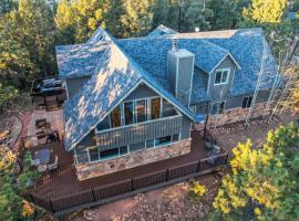 Mountain Haven with Deck and Pikes Peak Views!, villa en Woodland Park