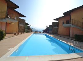 La casa di Gabry in residence con piscina comune, hotel cu parcare din Tavernola Bergamasca