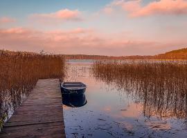 Ulążki17 - dom na brzegu jeziora w sercu lasu, cottage in Szczytno