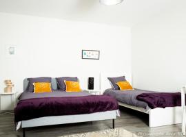 1 CHAMBRE 20m2 : 2 lits pour 3 voyageurs +cuisine + terrasse bois en jardin, apartment in Trévignin