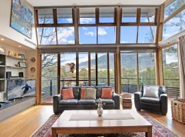 Les Perrieres Chalet - Spacious 2BR Chalet l Gym l Indoor Pool l Tennis l WiFi l BBQ、ジンダバインのホテル