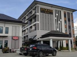 J.P.GRAND HOTEL, hotel in Trat