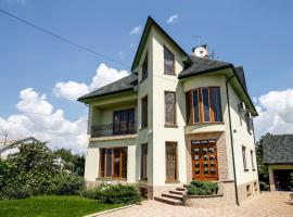 Sweet Home Hostel, guest house in Chernivtsi