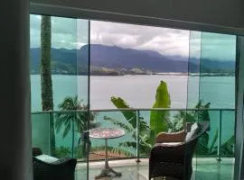 Suites na Casa da Praia、イリャベラのビーチ周辺のバケーションレンタル