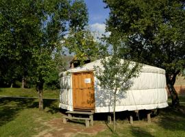 Őrálló Szer, hotel u gradu Erisentpeter