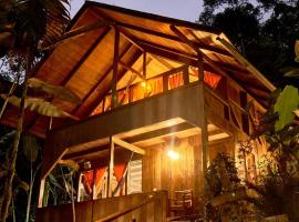 Casa Divina Eco Lodge, koliba u gradu Mindo