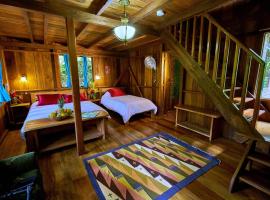 Casa Divina Eco Lodge: Mindo'da bir orman evi