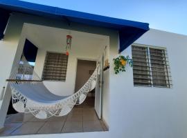 Aguadilla Waves Apt with electricity water AC WIFI 8 minute walk from Crashboat beach, hotel dicht bij: Crash Boat Beach, Aguadilla