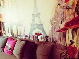 Studio Art de Paris, Hotel in Sitio de Calahonda