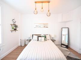 The Teapot Cottage in Town Centre FREE Parking, ξενοδοχείο σε Stratford-upon-Avon