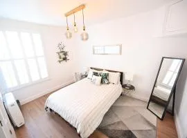 The Teapot Cottage in Town Centre FREE Parking