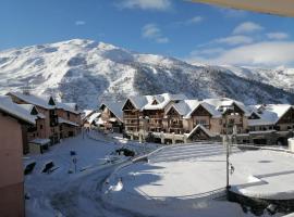 APPARTEMENT VALMEINIER 1800 / RESIDENCE L'OURS BLANC, hotel in Valmeinier