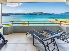 Frangipani Apartments on Hamilton Island by HIHA, отель рядом с аэропортом Аэропорт Большого Барьерного Рифа - HTI 