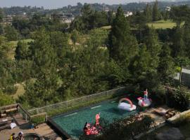 Roemah Asri Villa - Resor Dago Pakar, hotel dengan kolam renang di Bandung