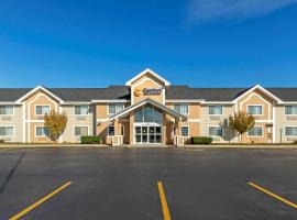 Comfort Inn & Suites Jackson - West Bend, hotel s bazenima u gradu 'Jackson'