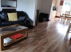 Comfy 3 bed house near Windsor Castle and Legoland, hotel in Windsor