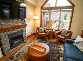 The Raven Suite at Stoneridge Mountain Resort, hotel with pools in Canmore