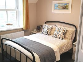 Ivy Bank Guest House, Tenby, beach hotel in Tenby