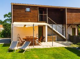 Les Jardins de La Palaire - Gîte T2 avec jardin, hotelli kohteessa Cugand