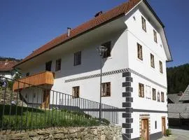 Juvanova hiša (all house)