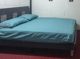 Rocky Guest House Syariah Mitra RedDoorz, hotel dicht bij: Internationale luchthaven Syamsudin Noor - BDJ, Sungai Lutus