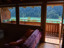 Mansarda vista lago, cheap hotel in Auronzo di Cadore