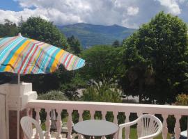 Studio avec terrasse vue Tourmalet dans Villa historique "Victoria", hotel in Argelès-Gazost