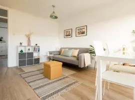 Stylish apartment with balcony, minutes from beach
