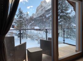 Luxury Chalet Orchidea, apartment in Canazei