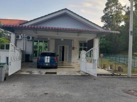 Rumah Armand Ayer Keroh Bandar Melaka 4BR Fully Aircond, casa de temporada em Malaca