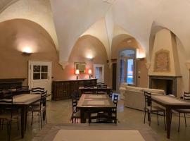 Foresteria Antica Farmacia, hotel with parking in Cedegolo