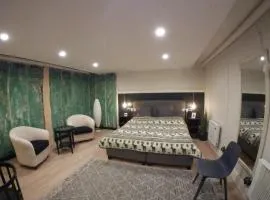 2 Bed Retreat - Sleeps 4 - Pets - Parking - Wifi