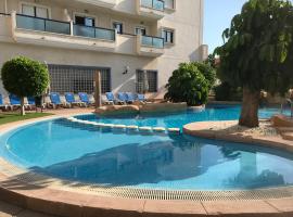Sea View 2-Bed Apartment - 9 Night Max Stay, hotell i Cabo Roig