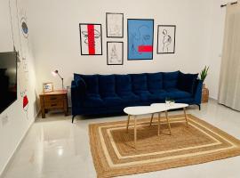 HaOfek 10 - A spacious unit near a magical lake, hotel v destinaci Jerucham