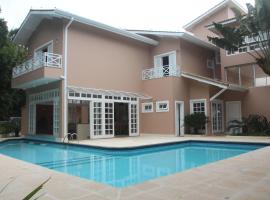 Casa em Condomínio, PÉ NA AREIA, praia Guaratuba, Hotel mit Pools in Bertioga
