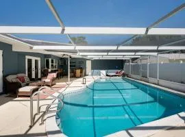 Elegant Heated Pool Home 12 minutes to the beaches of Anna Maria Island and IMG Academy