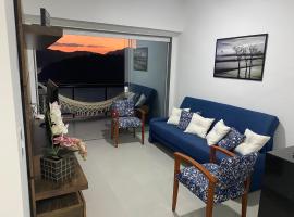 APARTAMENTO PORTO REAL RESORT VISTA ESPETACULAR，曼加拉蒂巴的附設泳池的飯店