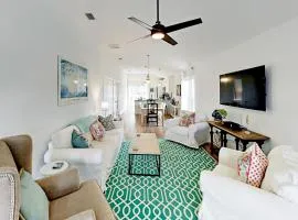 Walk to Beach with Private Pool, Balconies & Huge Lawn Blocks to Dining