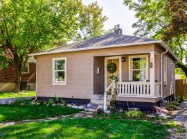 Charming City Bungalow, hotel with parking in Salt Lake City