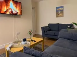 Modern 6-Bed-Groups-Contractors onsite Parking Vans-Cars