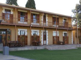 Chargo Boutique Lodge, hotel with parking in Colesberg