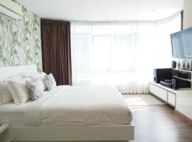 The Beach Bangsaen by Thanthita next to Wonnapa beach FREE DISNEY PLUS, hotel en Bang Saen